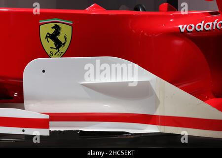 Modena, Italia, 2021 dicembre, MEF Ferrari Museum casa natale di Enzo Ferrari, Ferrari F2003 F1 di Michael Schumacher vincitore nel 2003, design de Foto Stock