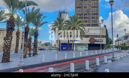 Il centro di Haifa è un quartiere vivace e una delle destinazioni più frequentate di Haifa. Centro , Haifa, 12-17-2021 Foto Stock