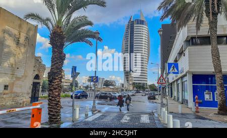 Il centro di Haifa è un quartiere vivace e una delle destinazioni più frequentate di Haifa. Centro , Haifa, 12-17-2021 Foto Stock