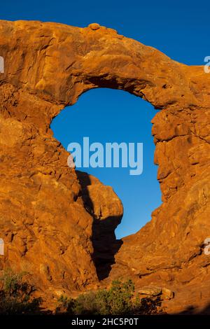 Dettaglio del Turret Arch all'alba nel Parco Nazionale degli Arches, Utah Foto Stock