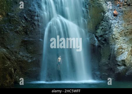 Goditi le cascate di Montezuma Waterfall, Puntarenas, Costa Rica Foto Stock