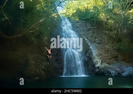 Goditi le cascate di Montezuma Waterfall, Puntarenas, Costa Rica Foto Stock