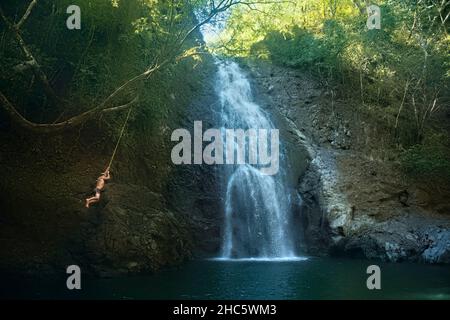 Goditi le cascate di Montezuma Waterfall, Puntarenas, Costa Rica Foto Stock