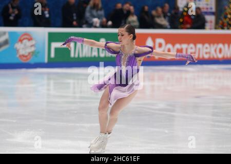San Pietroburgo, Russia. 24th Dic 2021. Kamila Valieva di Russia compete durante il programma corto delle donne il giorno due dei cittadini russi di Rostelecom 2022 di Pattinaggio di figura al Palazzo dello Sport di Yubileyny a San Pietroburgo. Punteggio finale: 90,38 (Foto di Kongostantinov/SOPA Image/Sipa USA) Credit: Sipa USA/Alamy Live News Foto Stock