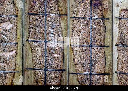 Salmone trinato preparazione tradizionale finlandese del salmone Foto Stock