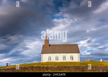 La Chiesa di legno sulla costa meridionale dell'Islanda, chiamata Strandarkirkja Foto Stock