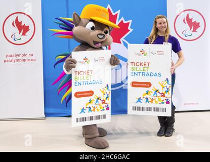 Il comitato organizzatore che utilizza Pachi la mascotte ufficiale del Toronto 2015 Parapan am Games ha annunciato che i biglietti sono già in vendita per l'evento. Foto Stock