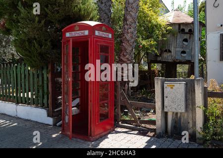 Mazkeret Batya, Israele - 25 settembre 2021: Fondata nel 1883 da un gruppo di membri del movimento Blu con l'assistenza del Barone E. de Rothschild Foto Stock