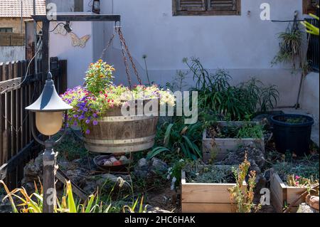 Mazkeret Batya, Israele - 25 settembre 2021: Fondata nel 1883 da un gruppo di membri del movimento Blu con l'assistenza del Barone E. de Rothschild Foto Stock