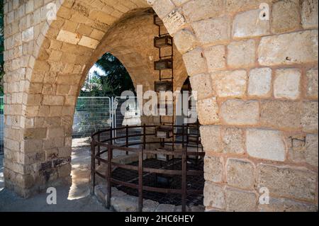 Mazkeret Batya, Israele - 25 settembre 2021: Fondata nel 1883 da un gruppo di membri del movimento Blu con l'assistenza del Barone E. de Rothschild Foto Stock