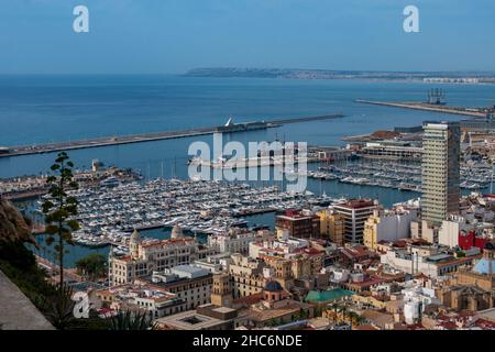 Alicante è una città e un comune della Spagna, capoluogo della provincia, nella Comunità Valenciana. Foto Stock