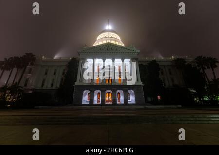 Museo illuminato del Campidoglio della California a Sacramento, California di notte Foto Stock