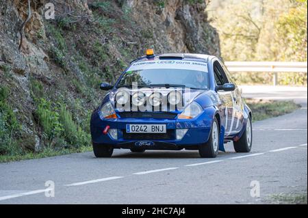 Barcellona, ​​Spain; 23 ottobre 2021: Ford Ka VIII Rallye Platja D'Aro storico in Catalogna Foto Stock
