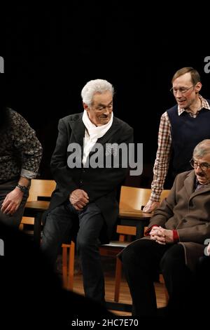 Im Bild: Giso Weißbach; Gundula Köster, Agata Pontius, Caroline Siebert, Henning Bormann, Thilo Herrmann, Giso Weißbach, Helge Marx, Peter André Rodek Foto Stock