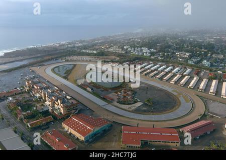 Una vista aerea della zona fieristica e dell'ippodromo del Mar, sabato 25 dicembre 2021, a del Mar, California Foto Stock