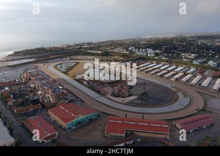 Una vista aerea della zona fieristica e dell'ippodromo del Mar, sabato 25 dicembre 2021, a del Mar, California Foto Stock