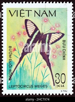 VIETNAM - CIRCA 1983: Un francobollo stampato in Vietnam dal numero 'Butterfles' mostra dragoncello verde (Leptocircus meges), circa 1983. Foto Stock