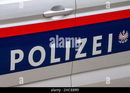 Vienna, Austria, 21 luglio 2021. Auto della polizia, Polizei, porta Foto Stock