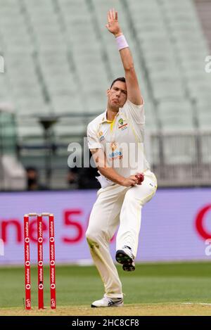 Melbourne, Australia. 26th Dic 2021. Scott Boland dell'Australia si inchinò durante la partita tra l'Australia e l'Inghilterra al Melbourne Cricket Ground il 26 dicembre 2021 a Melbourne, Australia. (Solo per uso editoriale) Credit: Izhar Ahmed Khan/Alamy Live News/Alamy Live News Foto Stock