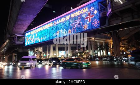 Felice anno nuovo 2022 Ratchaprasong intersezione Bangkok Thailandia Foto Stock