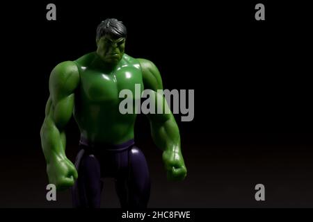 Mosca, Russia - 27 dicembre 2021: Figura plastica dell'incredibile Hulk, il personaggio dell'universo Marvel. Foto Stock