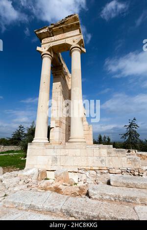 Kourion, rovine di colonne del tempio Apollo, antica città-stato greca sulla costa sud-occidentale di Cipro, Mediterraneo orientale Foto Stock