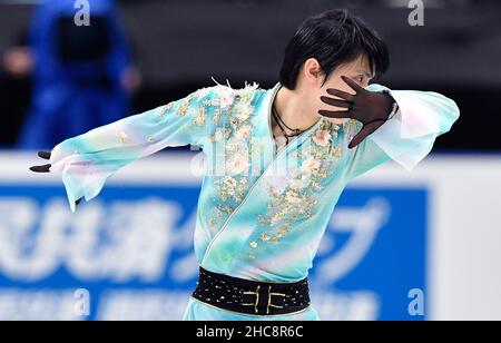 Saitama, Giappone. 26th Dic 2021. Hanyu Yuzuru compete durante la competizione di pattinaggio gratuito maschile dei Campionati di skating a figure All-Japan tenutisi a Saitama, Giappone, 26 dicembre 2021. Credit: Zhang Xiaoyu/Xinhua/Alamy Live News Foto Stock
