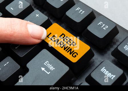 Didascalia di testo che presenta Deep Learning. Foto concettuali astrazioni gerarchiche algoritmo di intelligenza artificiale creazione di un nuovo Cookbook online Foto Stock