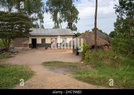 Villaggio tipico africano, Uganda, Africa orientale Foto Stock