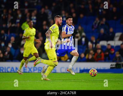 Brighton, Regno Unito. 26th Dic 2021. Pontus Jansson di Brentford corre con la palla durante la partita della Premier League tra Brighton & Hove Albion e Brentford all'Amex il 26th 2021 dicembre a Brighton, Inghilterra. (Foto di Jeff Mood/phcimages.com) Credit: PHC Images/Alamy Live News Foto Stock