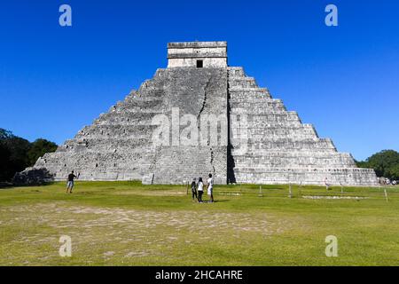 Tempio di Kukulcán (El Castillo), Chichen Itza, rovine Maya, Yucatan, Messico Foto Stock