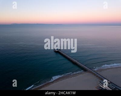 Vista aerea di Newport Beach sul molo e sull'isola di Catalina Foto Stock