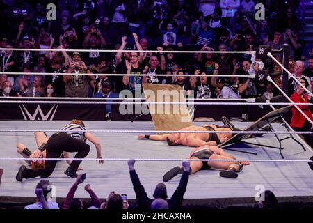 Tampa, Florida, Stati Uniti. 26th dic. 2021. Ha disegnato McIntyre contro Sheamus durante la lotta WWE all'Amalie Arena. Credit: Yaroslav Sabitov/YES Market Media/Alamy Live News Foto Stock