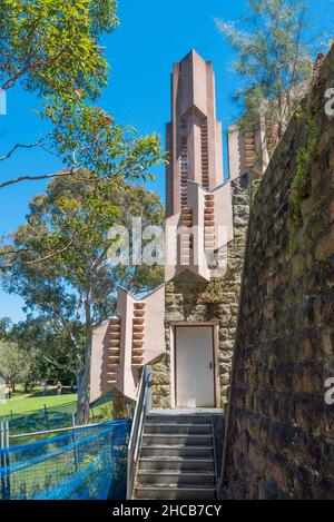 L'inceneritore Willoughby, progettato da Walter Burley Griffin ed Eric Nichols 1943, è un edificio industriale indipendente, influenzato da Myan. Foto Stock