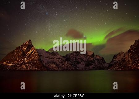 Magica aurora boreale a Lofotens, Norvegia Foto Stock