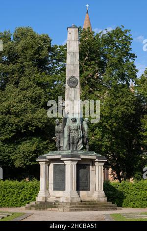 Potsdam, Germania, monumento commemorativo dei caduti soldati sovietici nella battaglia di Berlino a Sowjetischer Ehrenfriedhof Bassinplatz. Foto Stock