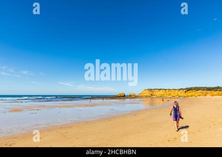 Australia, Victoria, Melbourne, Storm nuvole su barche ormeggiate nel Royal Melbourne Yacht Squadron marina Foto Stock