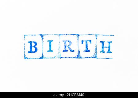 Inchiostro di colore blu timbro di gomma in parola nascita su sfondo di carta bianca Foto Stock