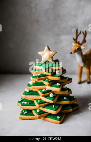 Dolce pop bianco decorato a Natale con morso mancante Foto Stock