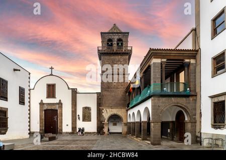 Corte superiore di giustizia e chiesa di San Agustin a Las Palmas de Gran Canaria, Isole Canarie, Spagna Foto Stock