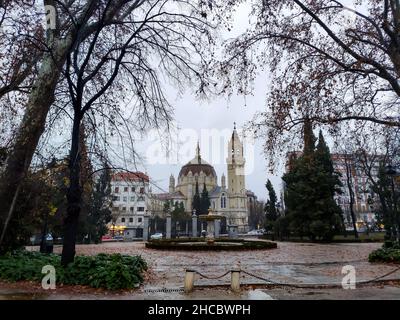 Parroquia San Manuel e San Benito de Madrid in una giornata grigia e piovosa, in Spagna. Europa. Fotografia orizzontale. Foto Stock