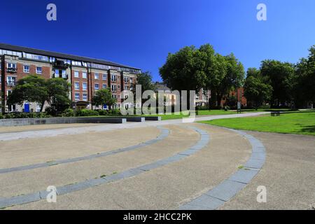 Vista estiva sui Queens Gardens, Warrington Town, Cheshire, Inghilterra, Regno Unito Foto Stock