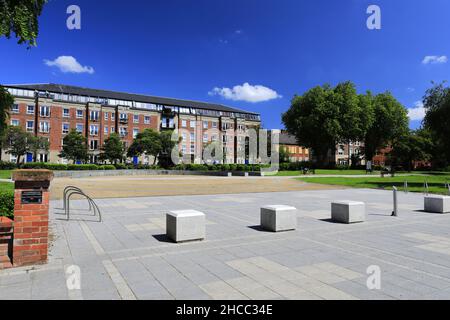 Vista estiva sui Queens Gardens, Warrington Town, Cheshire, Inghilterra, Regno Unito Foto Stock