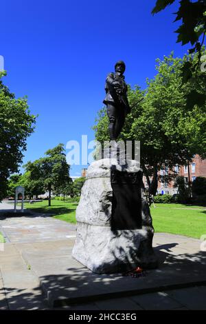 Vista estiva sui Queens Gardens, Warrington Town, Cheshire, Inghilterra, Regno Unito Foto Stock