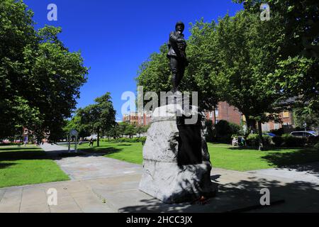 Vista estiva sui Queens Gardens, Warrington Town, Cheshire, Inghilterra, Regno Unito Foto Stock