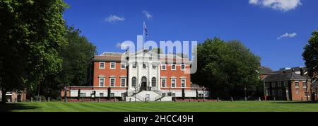 Golden Gates, Municipio e giardini, Warrington Town, Cheshire, Inghilterra, Regno Unito Foto Stock