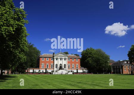 Golden Gates, Municipio e giardini, Warrington Town, Cheshire, Inghilterra, Regno Unito Foto Stock