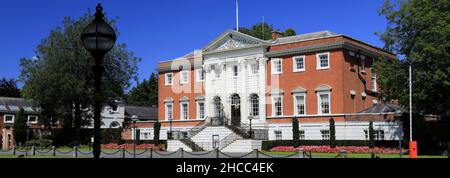 Golden Gates, Municipio e giardini, Warrington Town, Cheshire, Inghilterra, Regno Unito Foto Stock