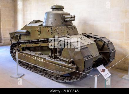 Un serbatoio Renault FT esposto dal Musée de l'Armée all'Hotel des Invalides di Parigi, Francia. Foto Stock