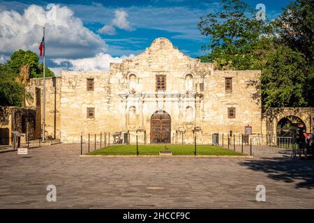 La facciata della Missione di Alamo a San Antonio Foto Stock